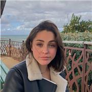 étudiante pour l'aide aux devoirs et soutien scolaire